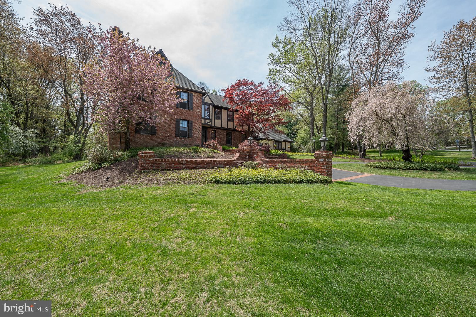 RADNOR HUNT - Residential