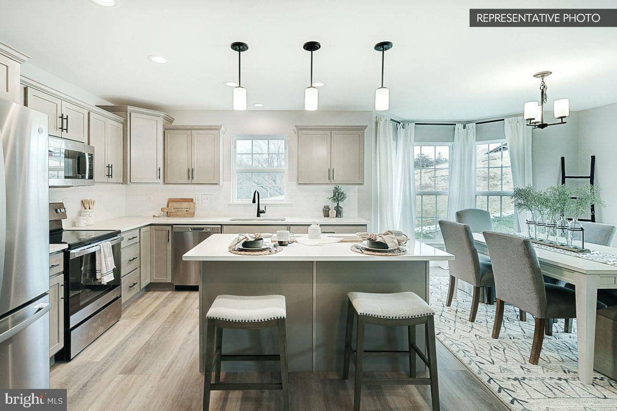 MENSCH ESTATES - Residential
