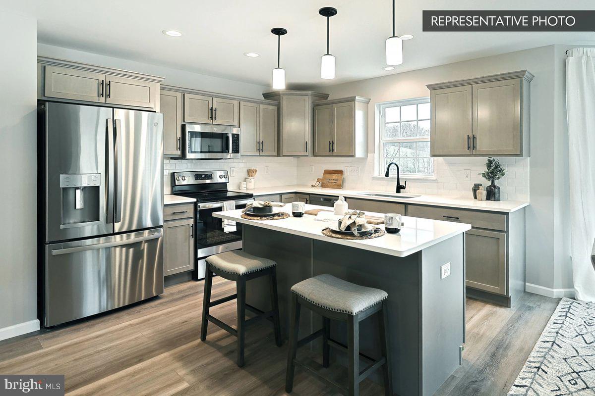 MENSCH ESTATES - Residential