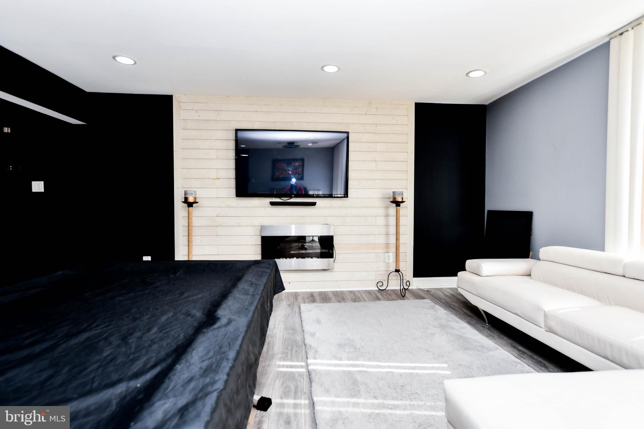 PINES CONDOMINIUM - Residential