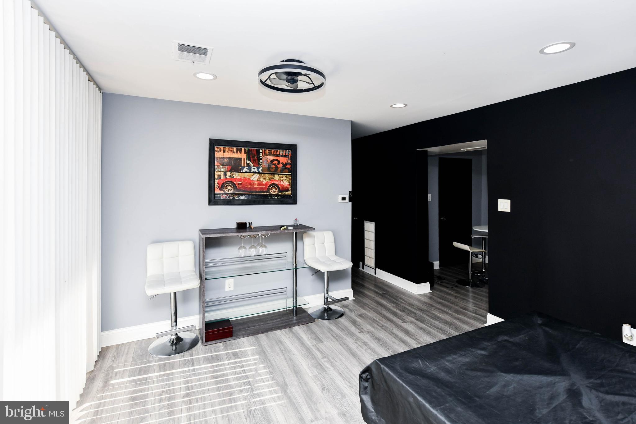 PINES CONDOMINIUM - Residential