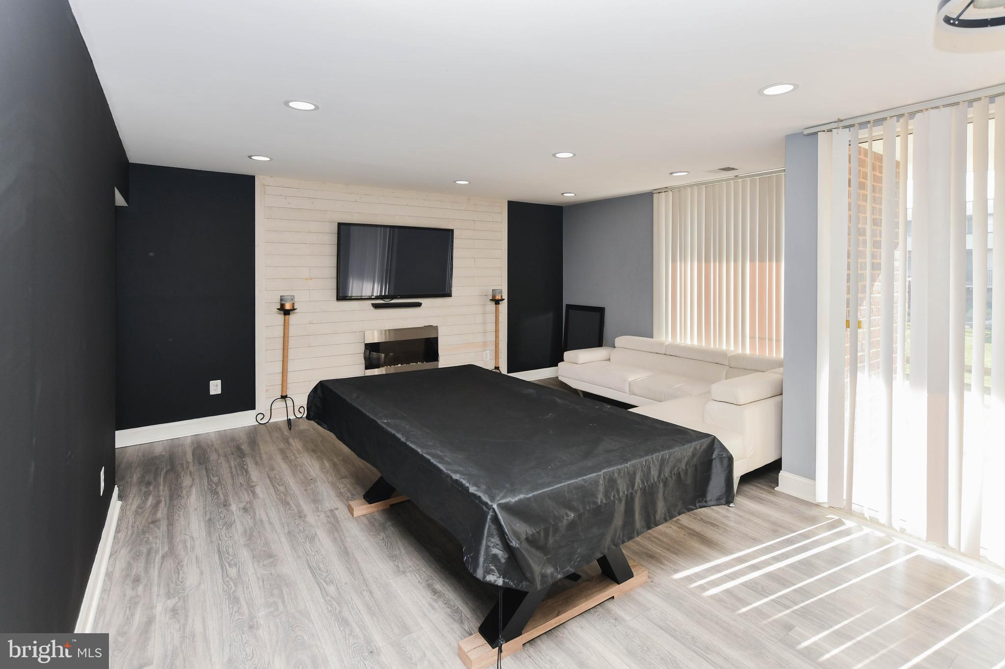 PINES CONDOMINIUM - Residential