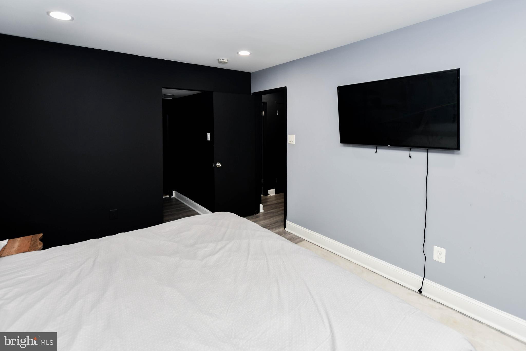 PINES CONDOMINIUM - Residential