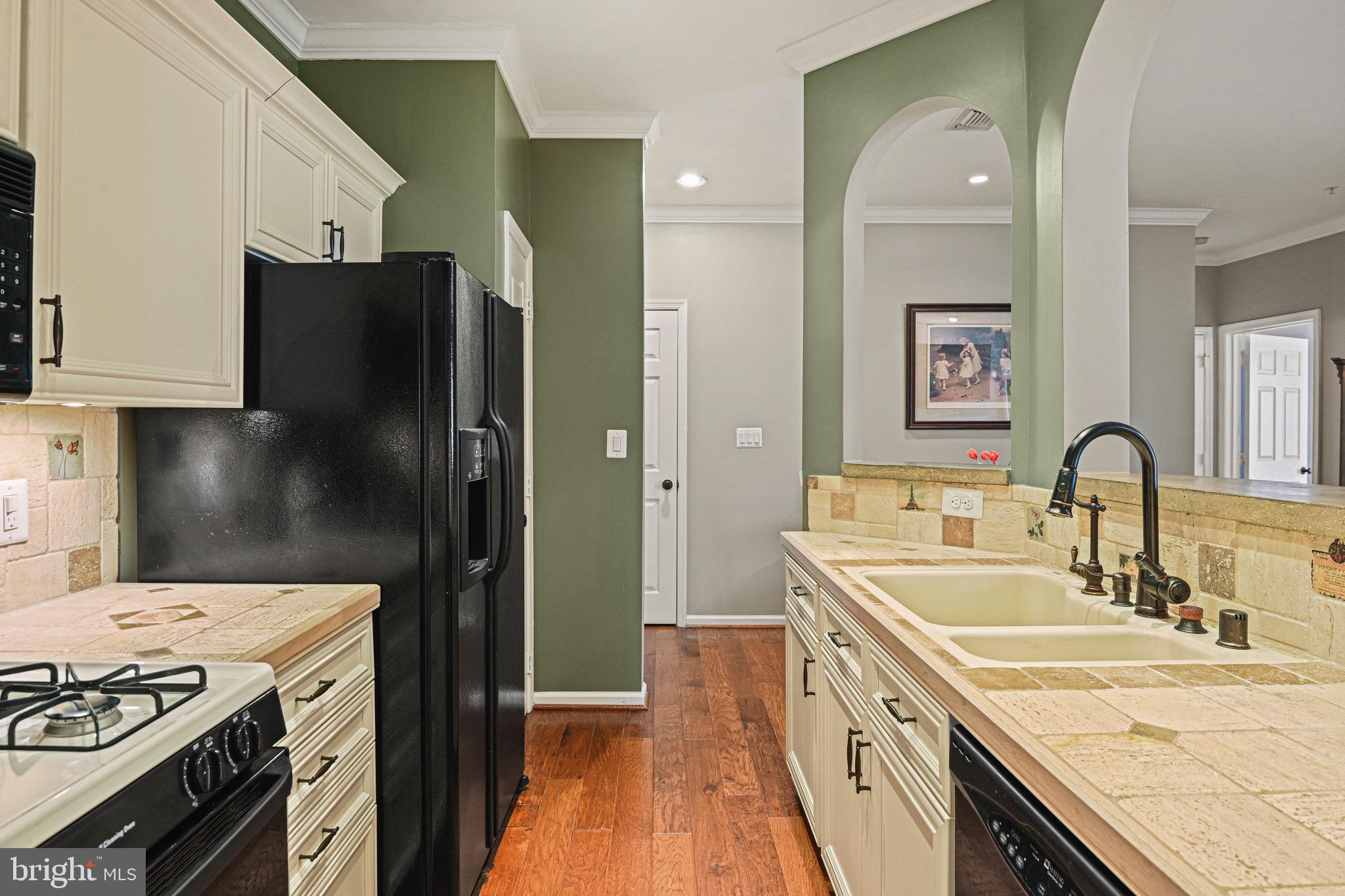 EDGEWATER AT TOWN CENTER - Residential Lease