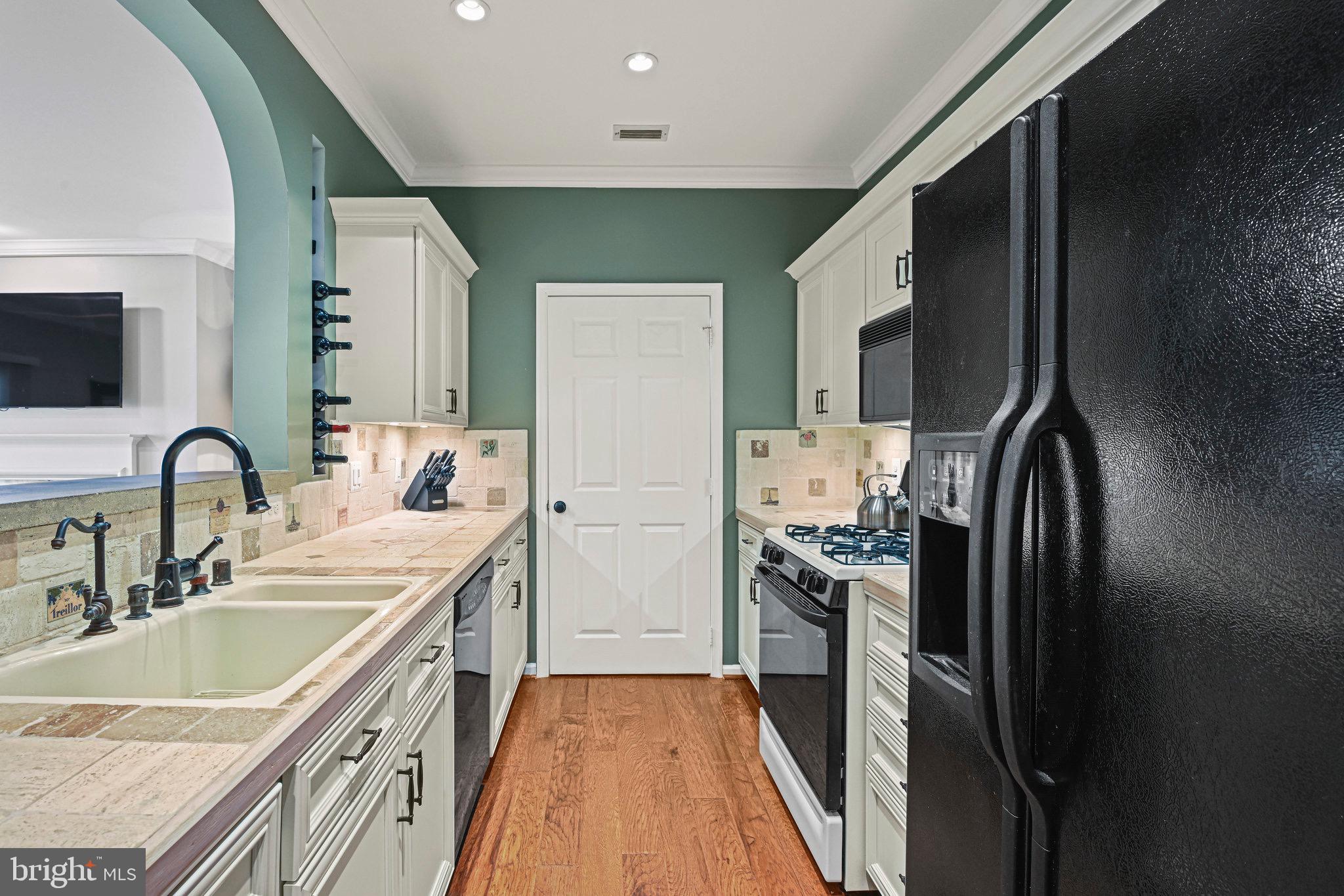 EDGEWATER AT TOWN CENTER - Residential Lease