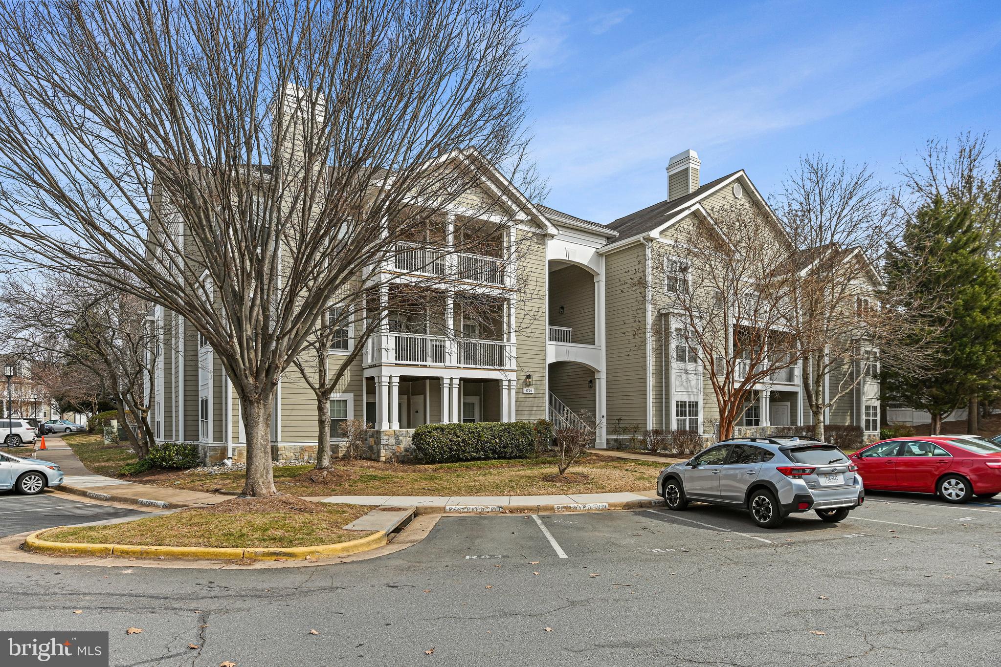 EDGEWATER AT TOWN CENTER - Residential Lease