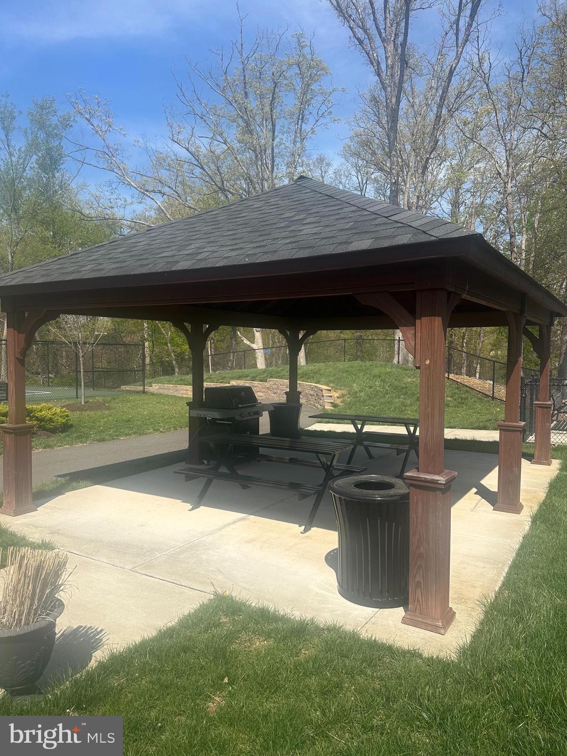 CADENCE AT LANSDOWNE - Residential