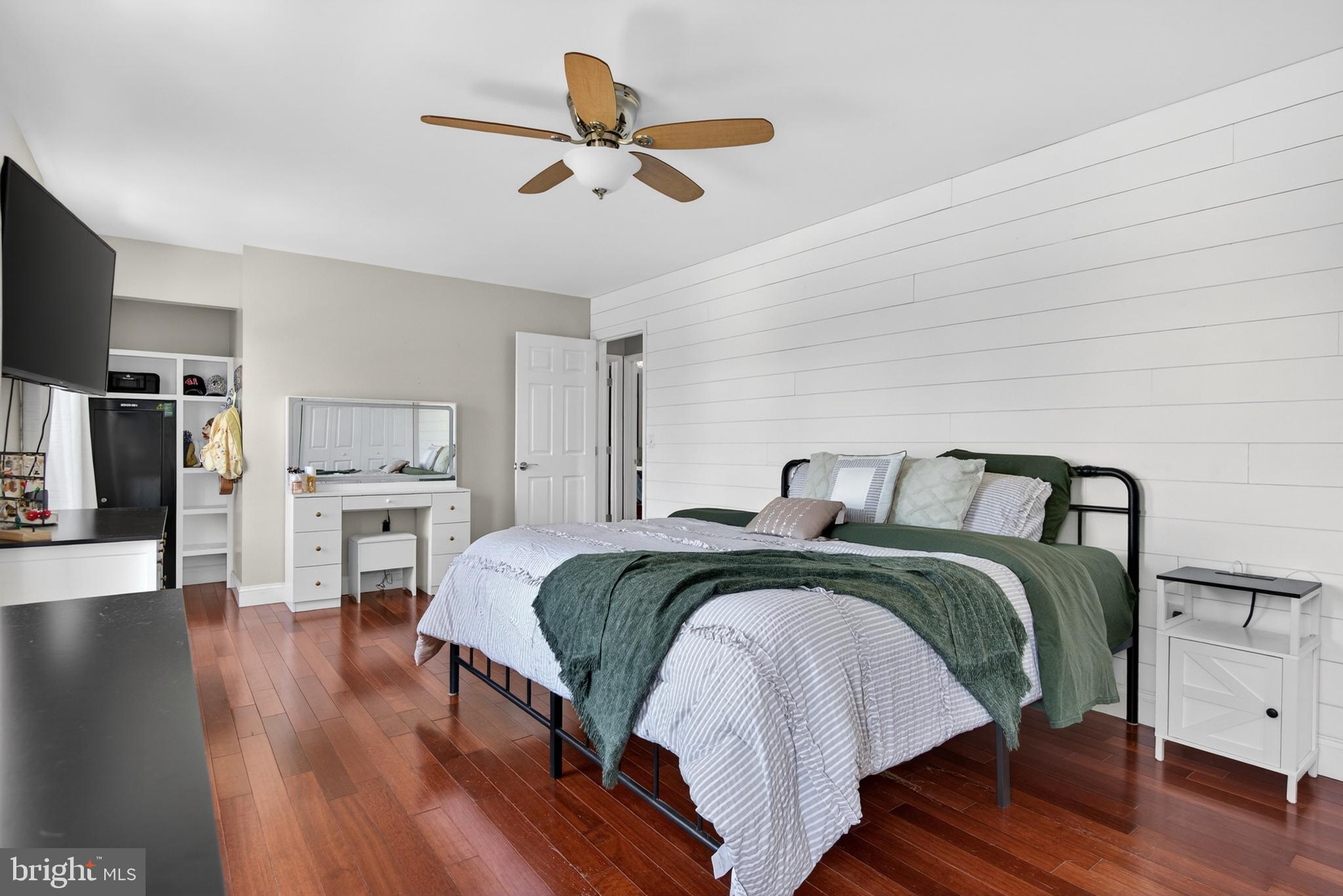 HIGH POINTE VILLAGE - Residential