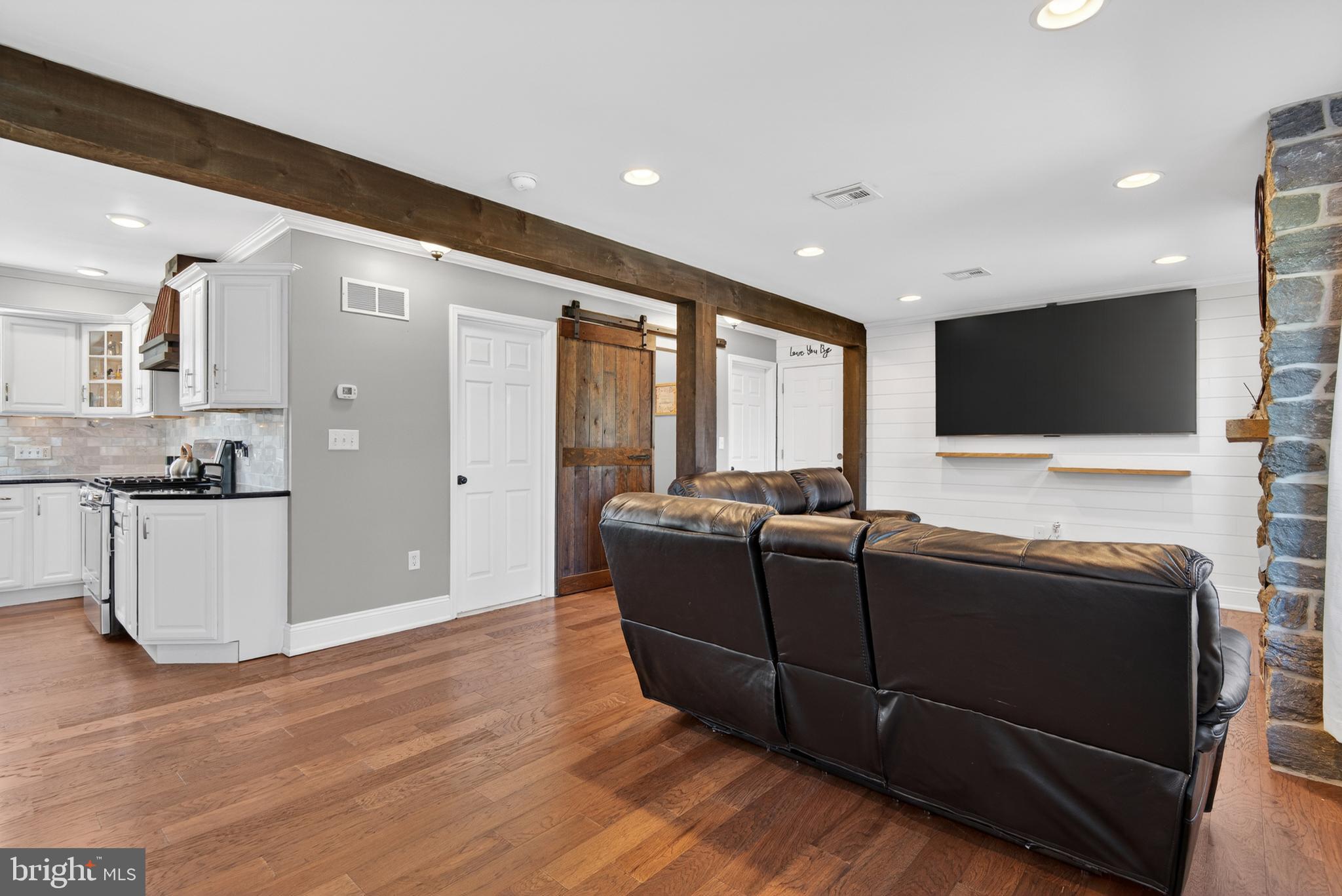 HIGH POINTE VILLAGE - Residential