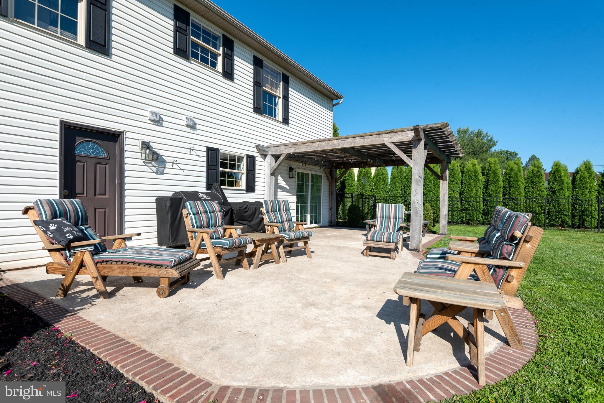 HIGH POINTE VILLAGE - Residential