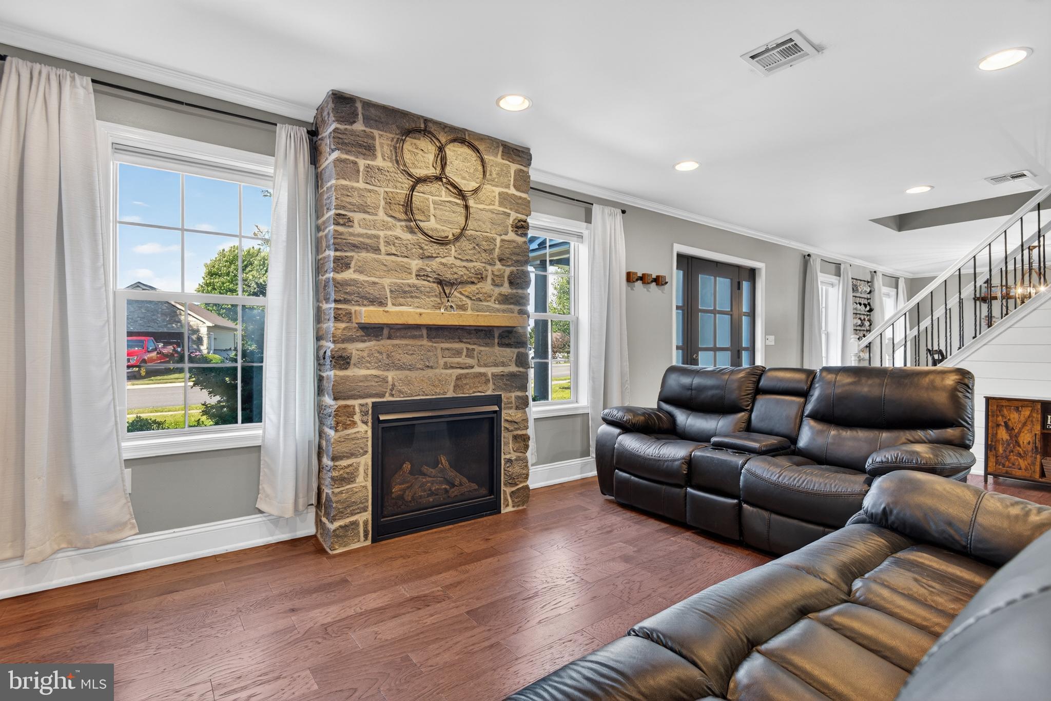 HIGH POINTE VILLAGE - Residential