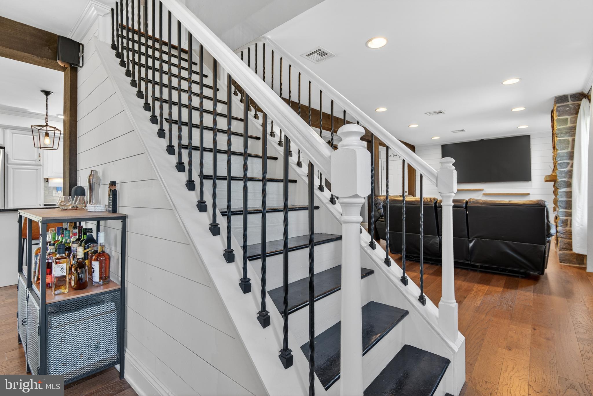 HIGH POINTE VILLAGE - Residential