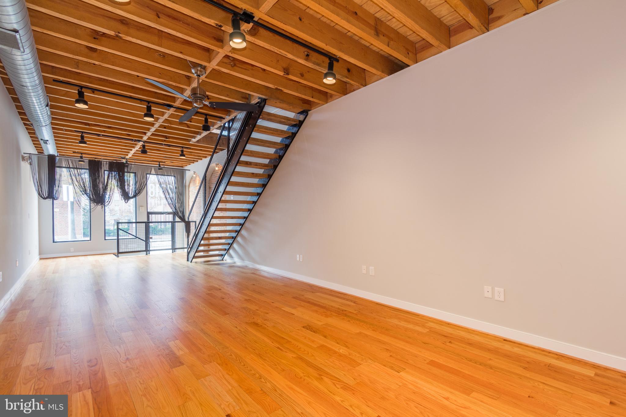 CANTON - Commercial Sale
