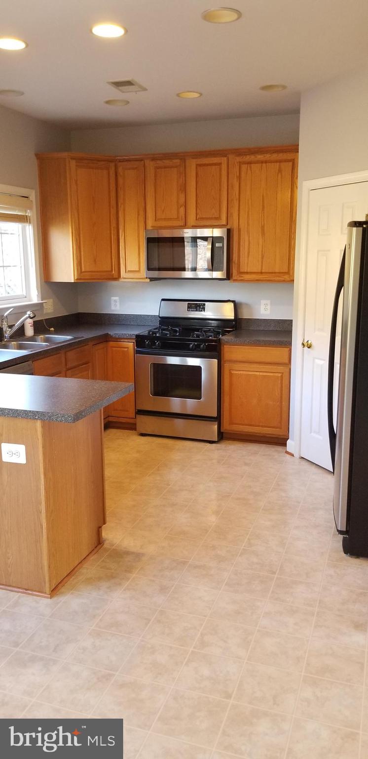 HAWKS VIEW GLEN - Residential Lease