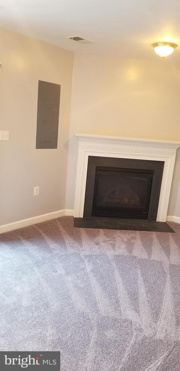HAWKS VIEW GLEN - Residential Lease