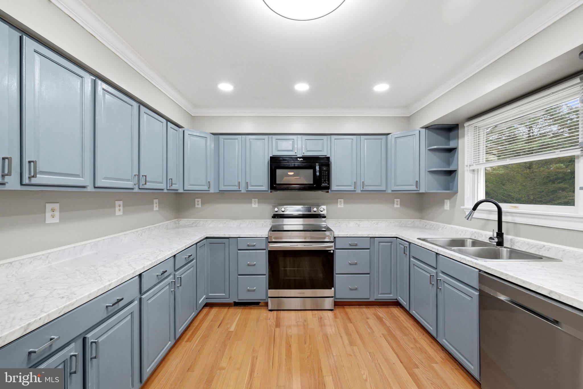 DOUGLAS OAKS - Residential