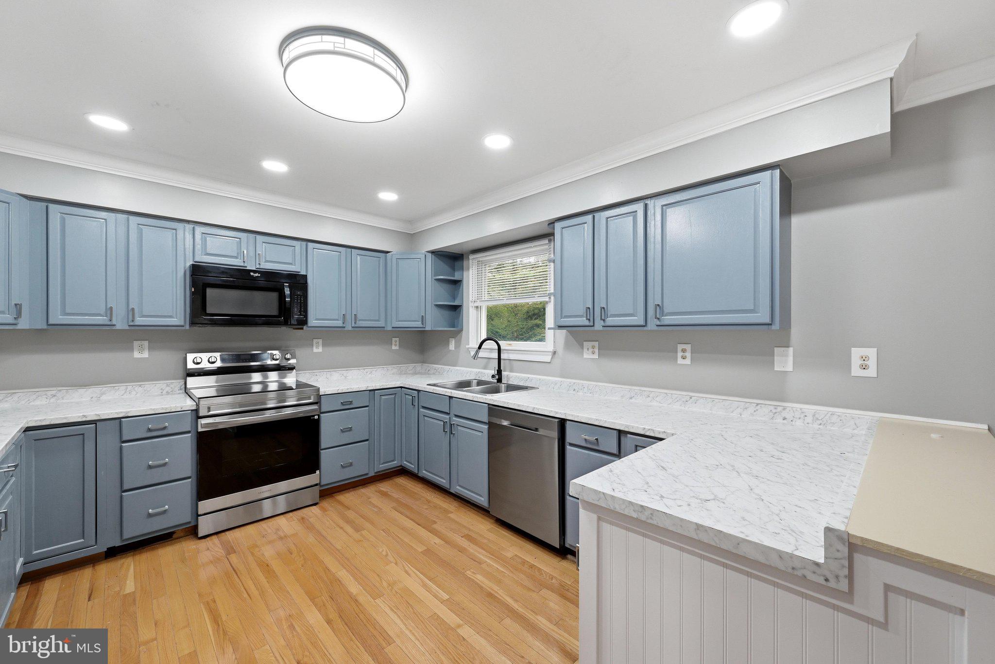 DOUGLAS OAKS - Residential