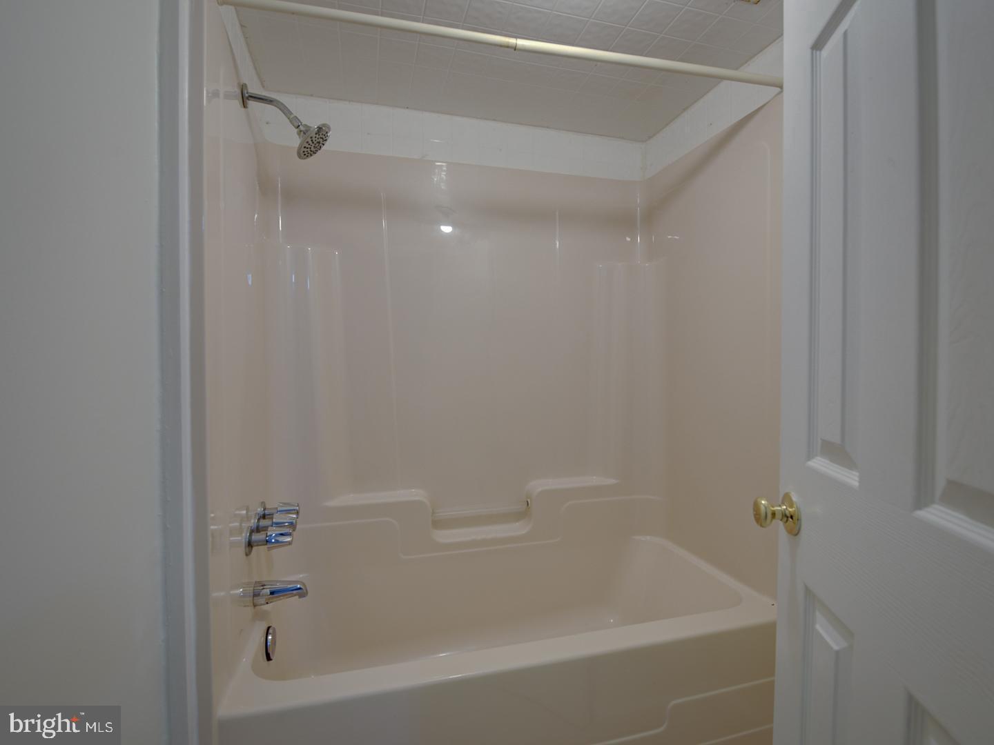 LAKEPOINTE - Residential Lease