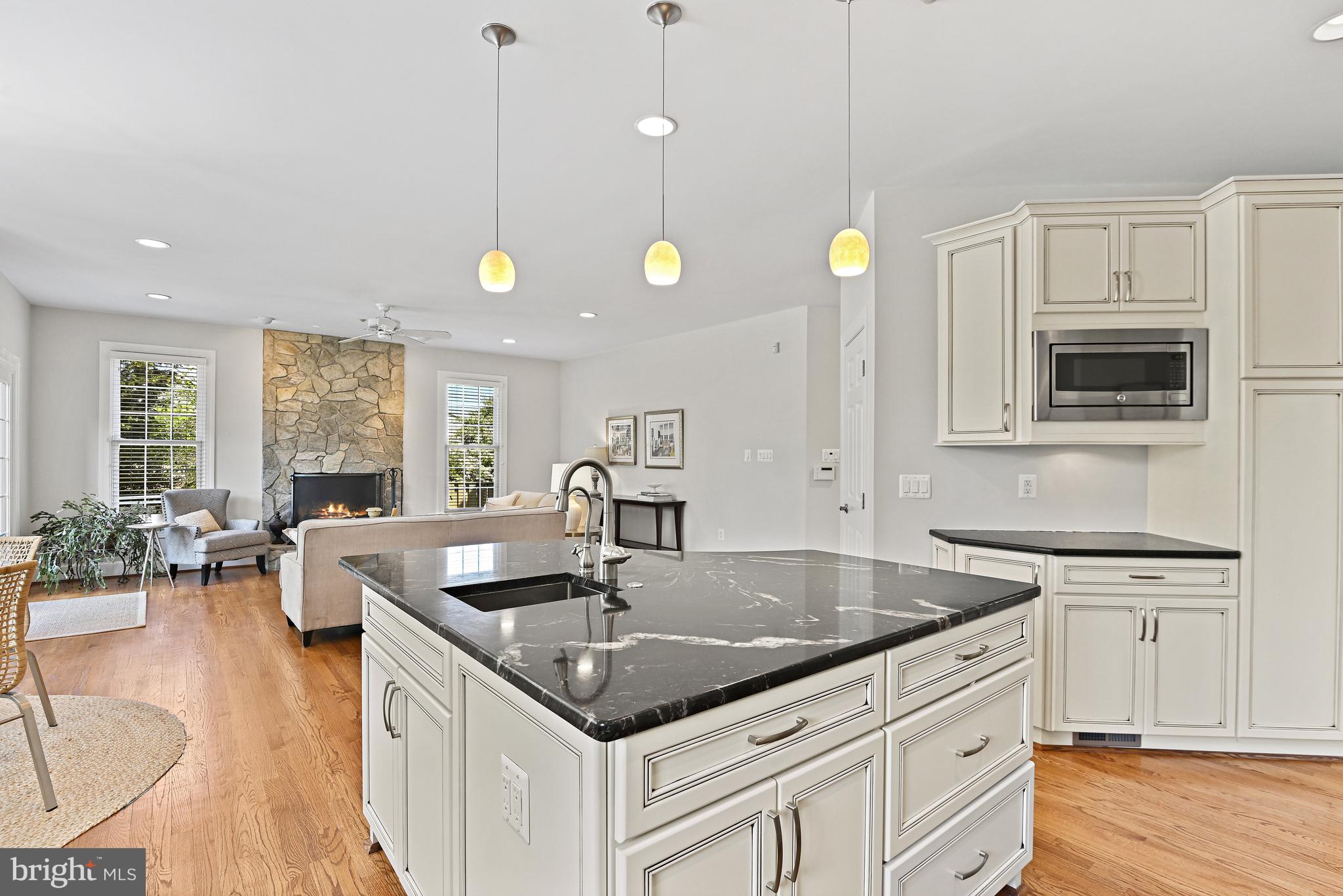 ESQUIRE HICKS - Residential
