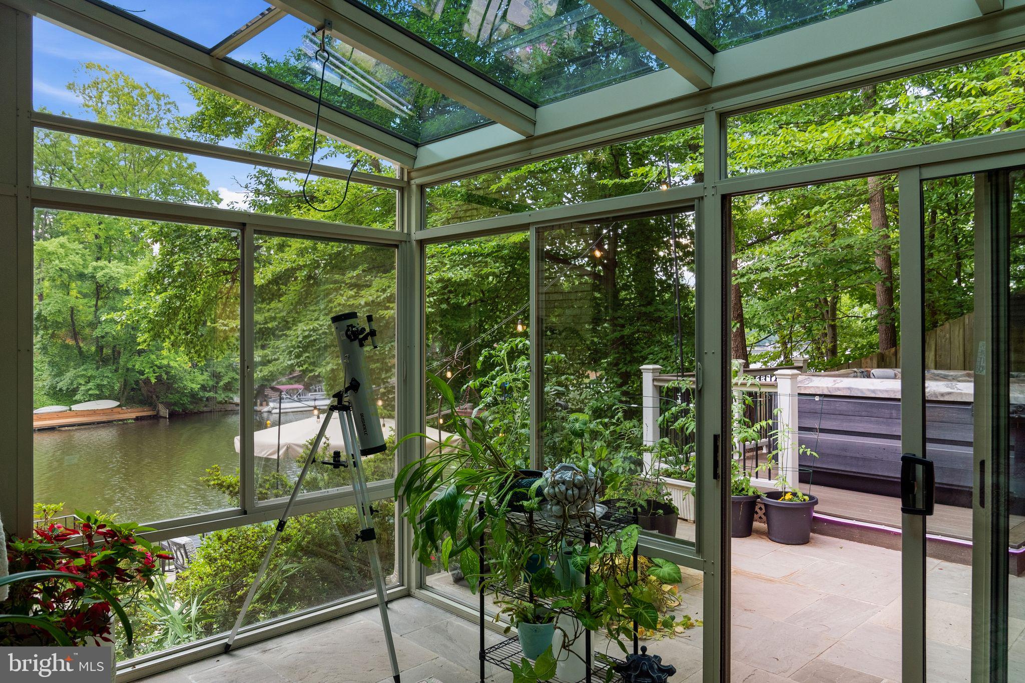 LAKE BARCROFT - Residential