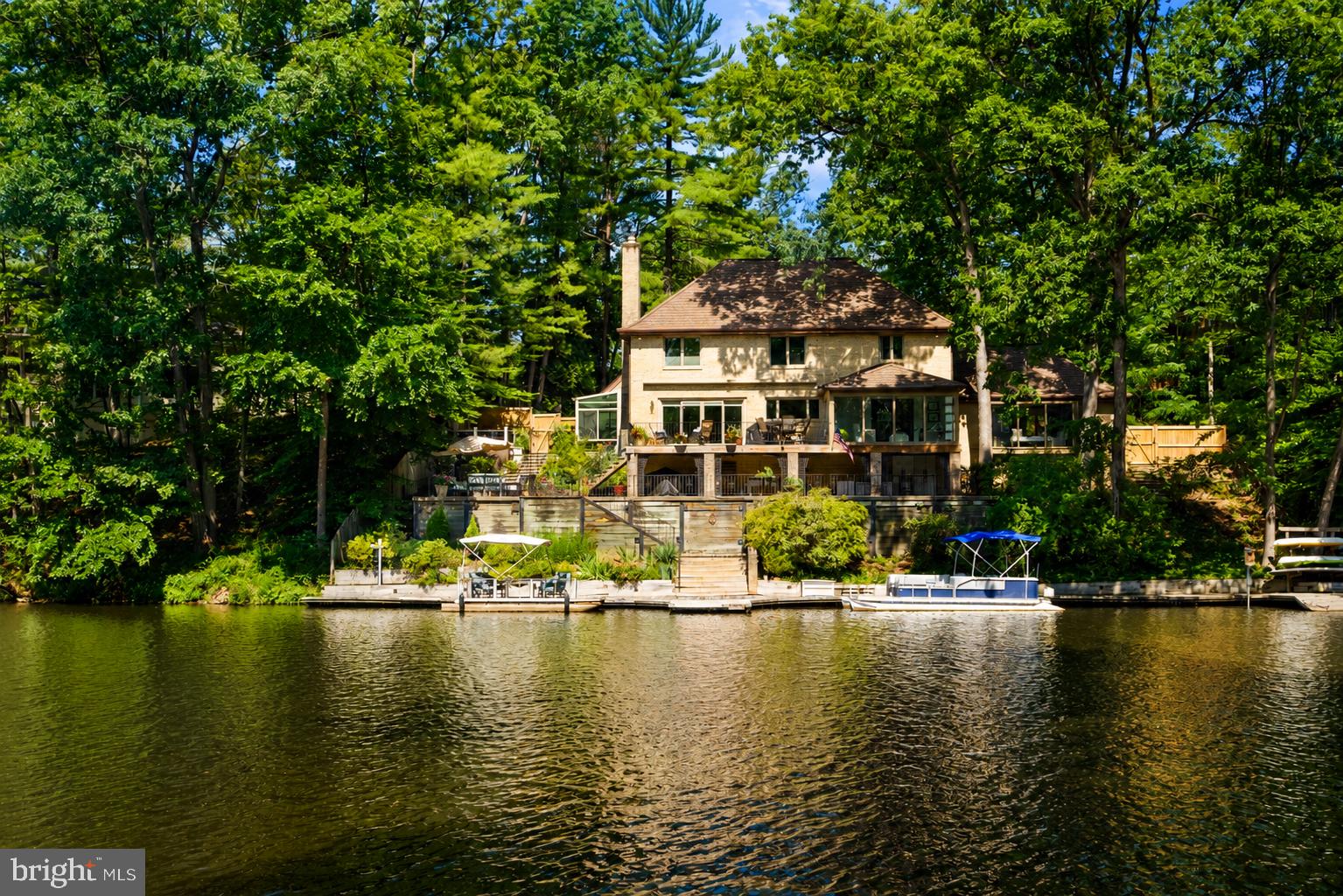 LAKE BARCROFT - Residential