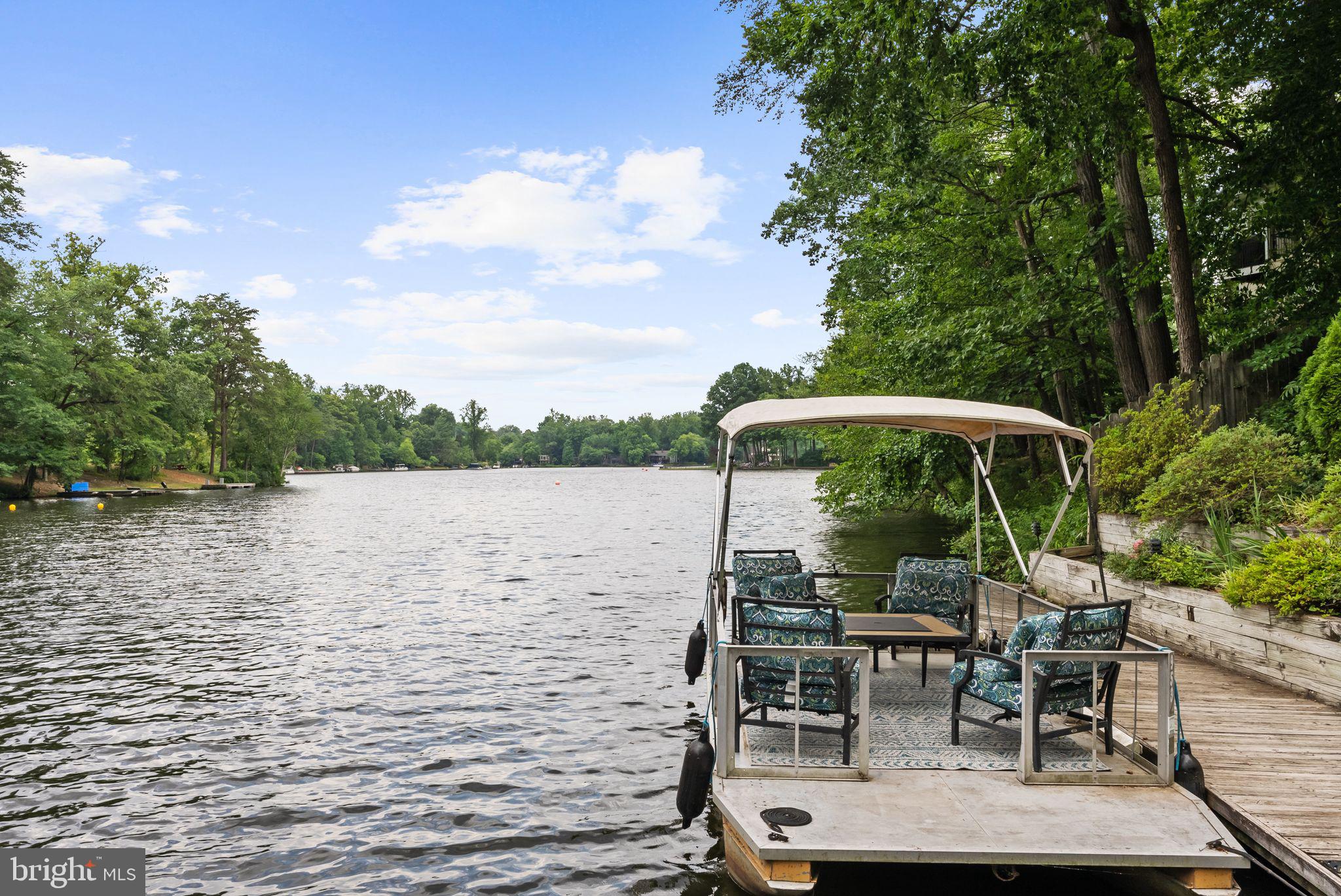 LAKE BARCROFT - Residential