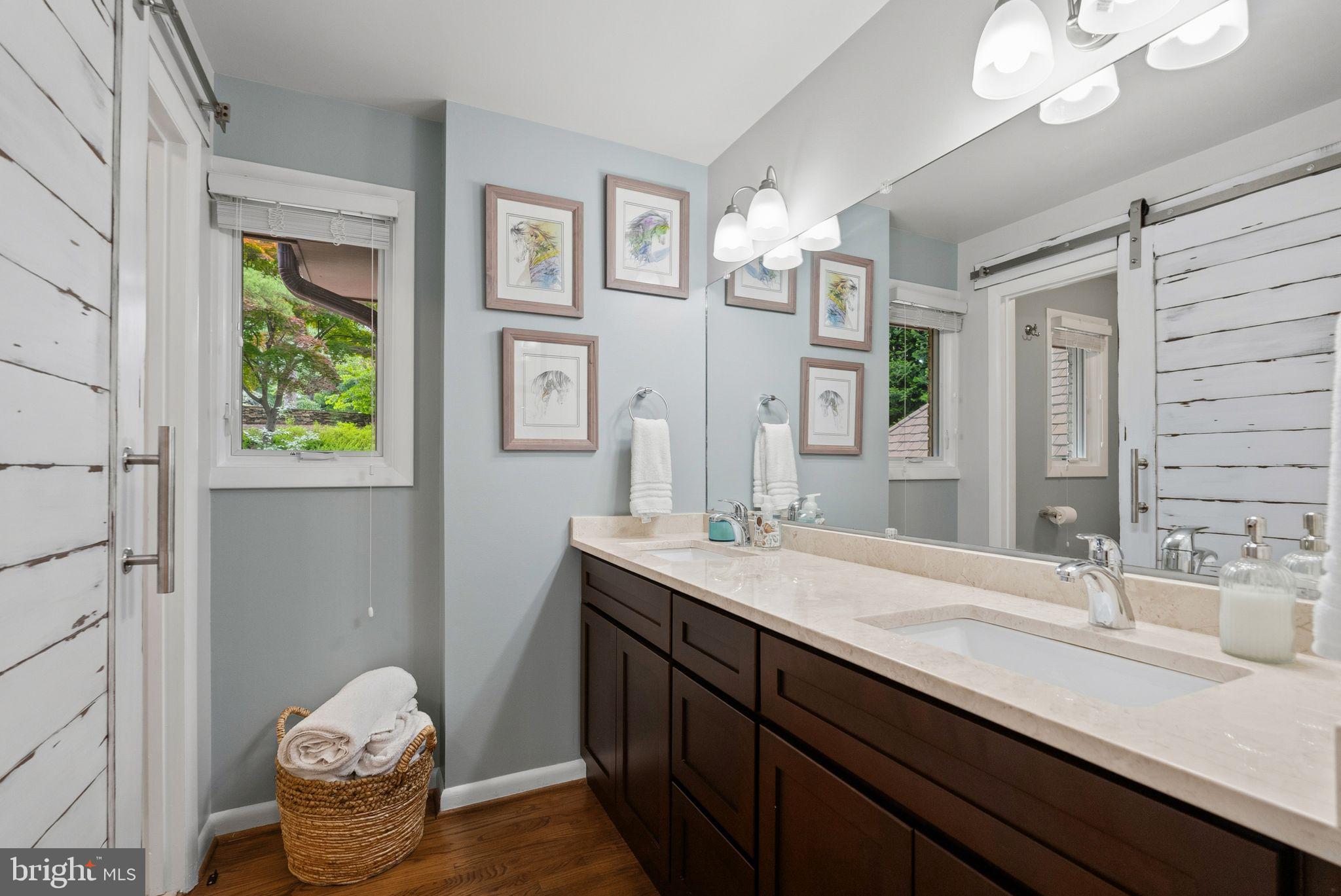 LAKE BARCROFT - Residential