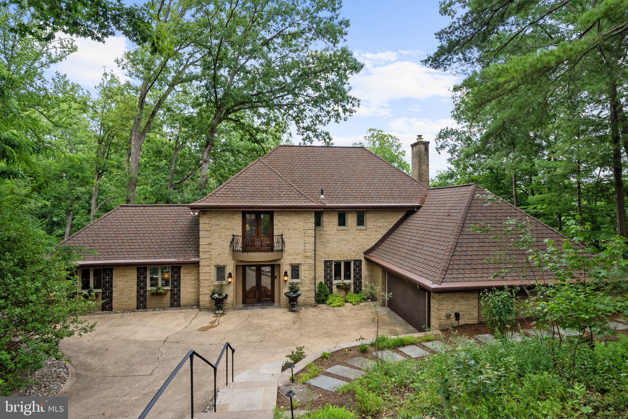 LAKE BARCROFT - Residential