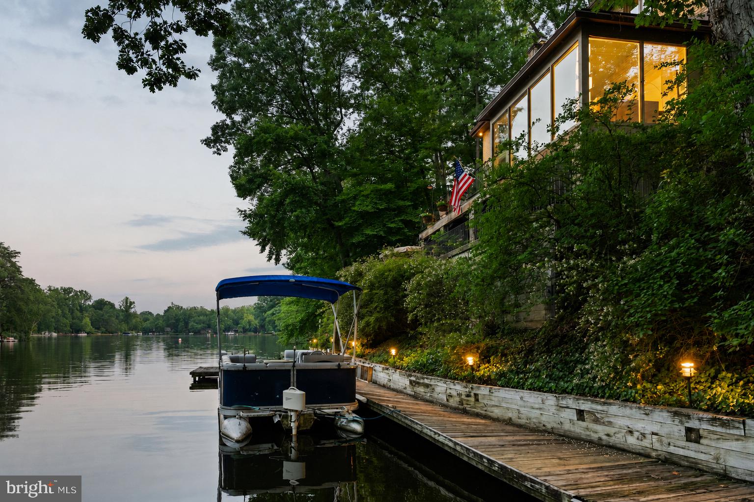 LAKE BARCROFT - Residential
