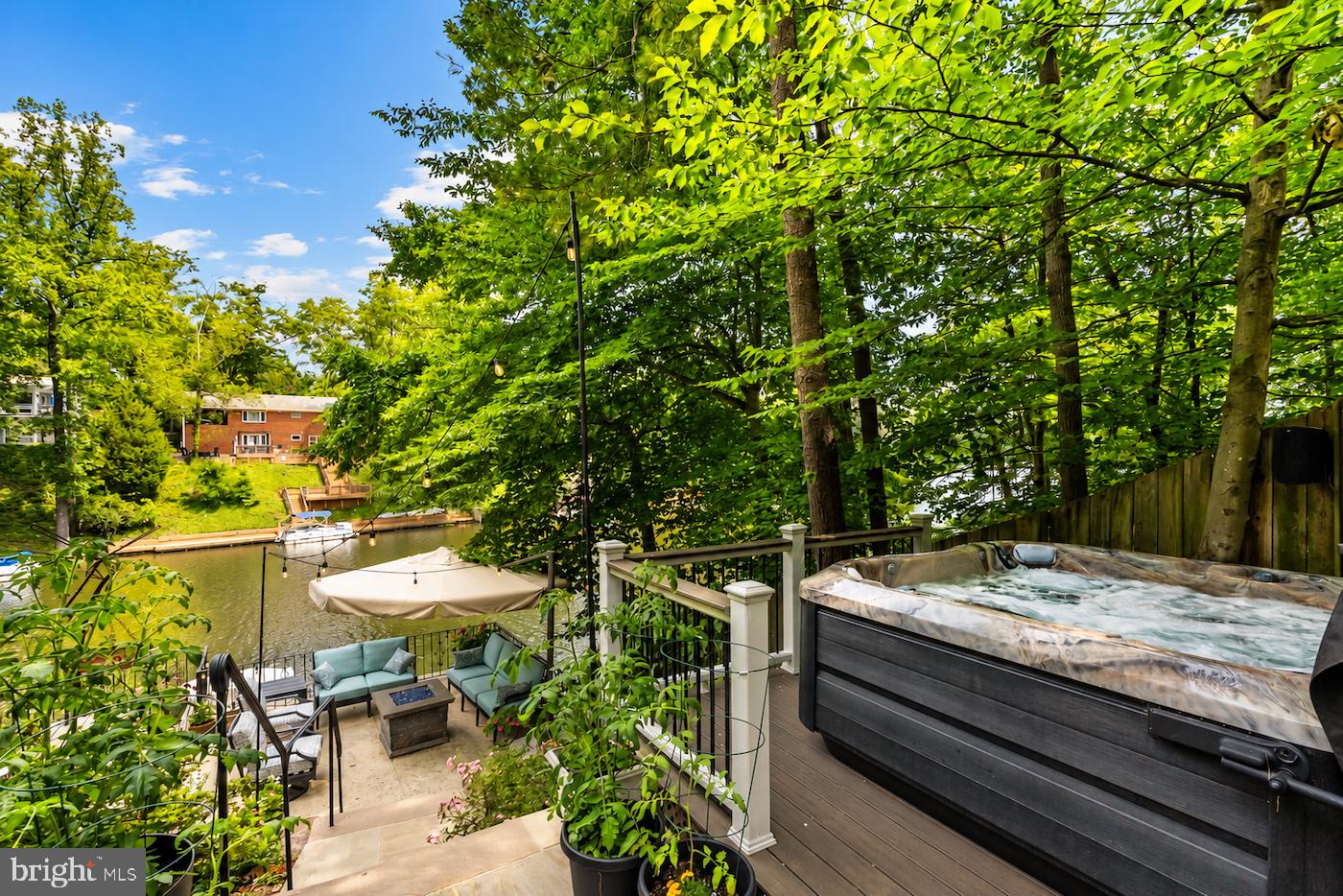 LAKE BARCROFT - Residential