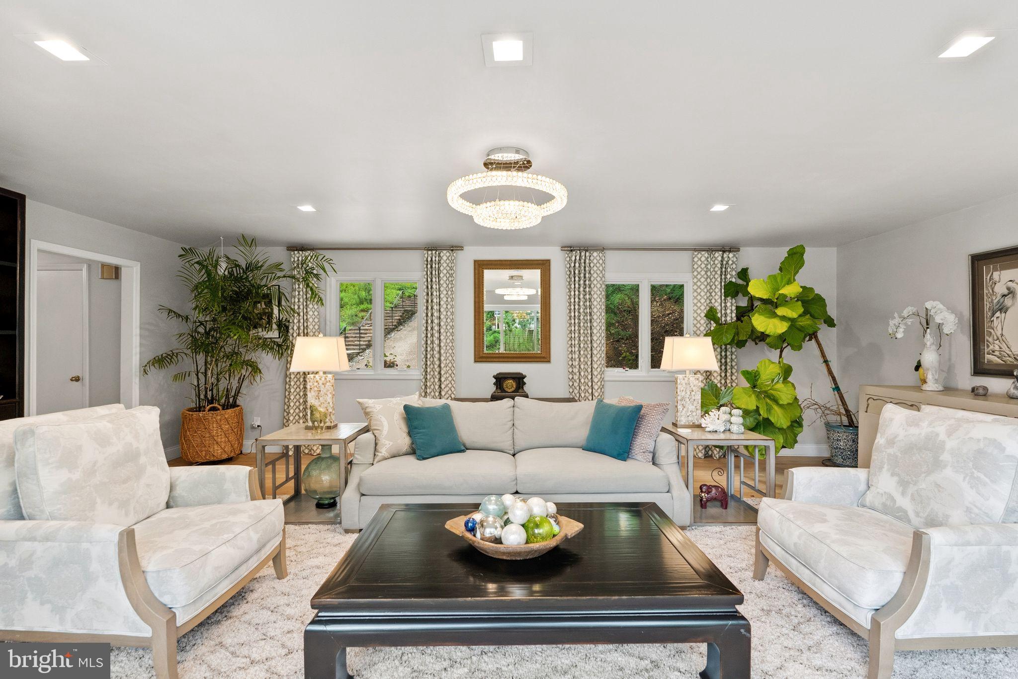 LAKE BARCROFT - Residential