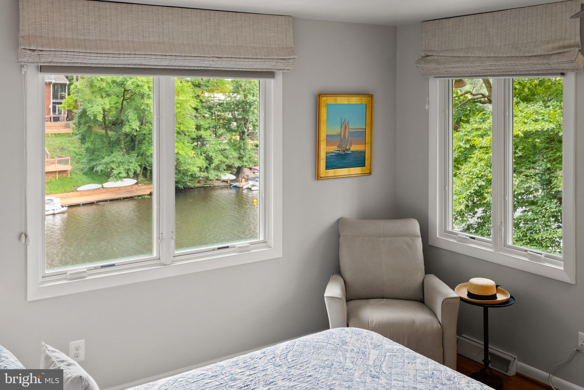 LAKE BARCROFT - Residential