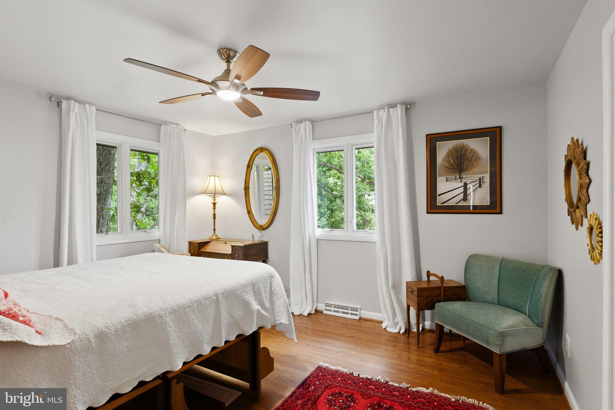 LAKE BARCROFT - Residential