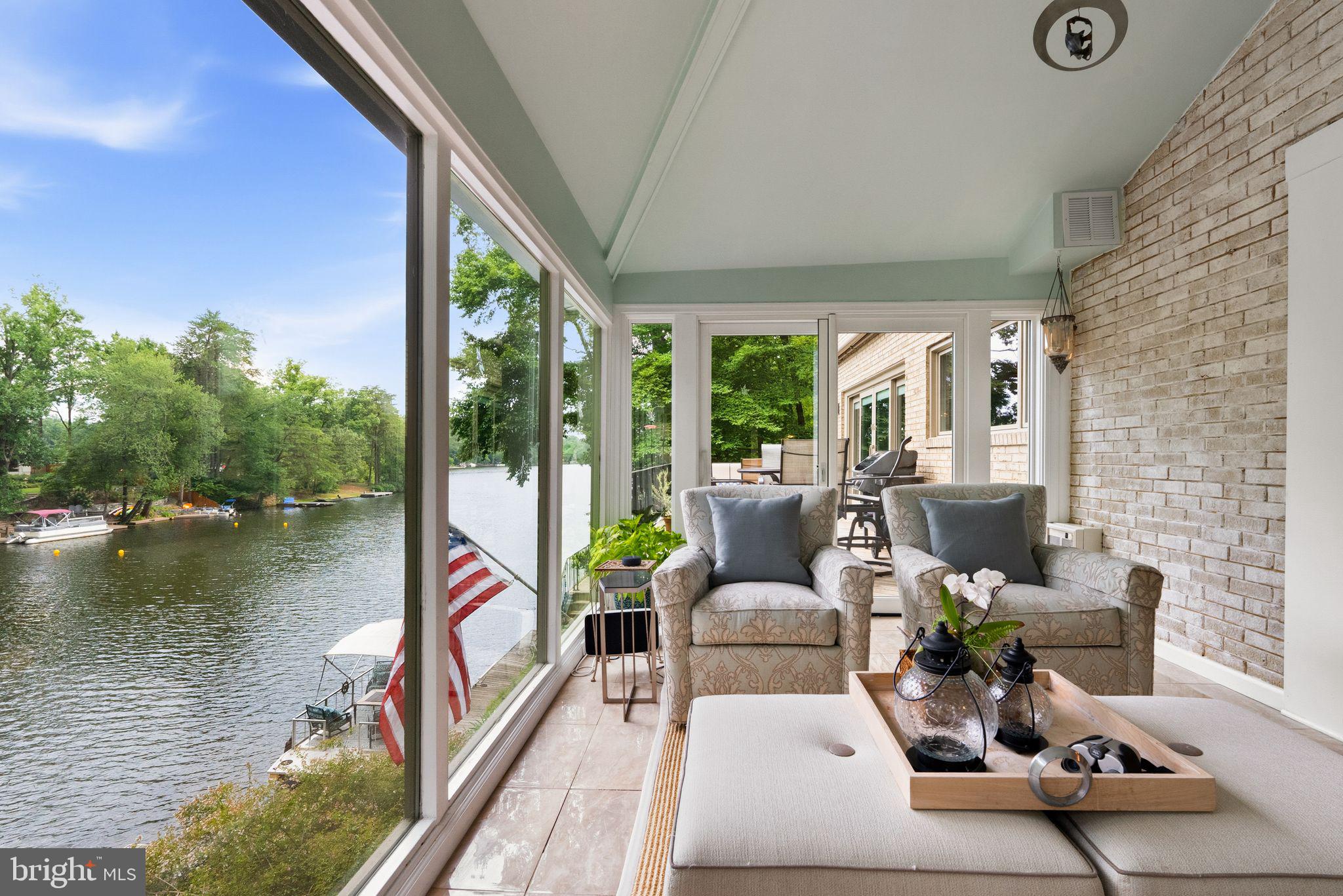 LAKE BARCROFT - Residential