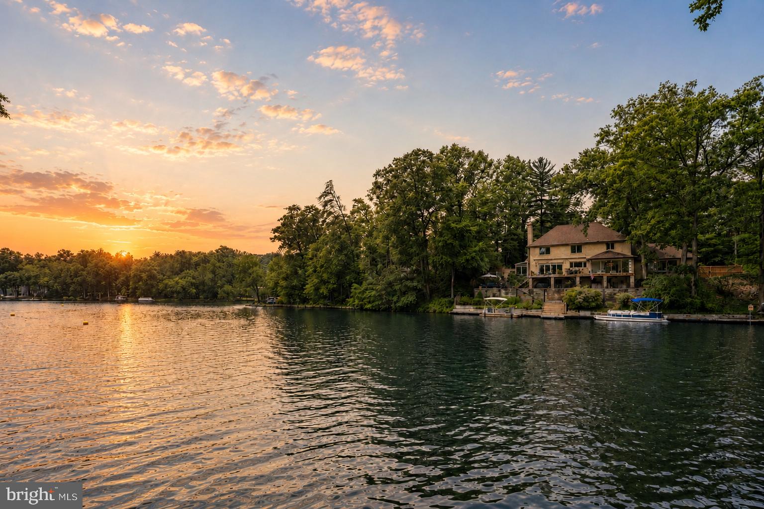 LAKE BARCROFT - Residential