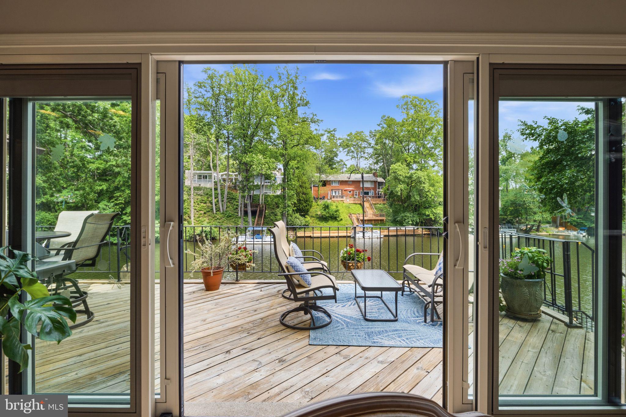 LAKE BARCROFT - Residential