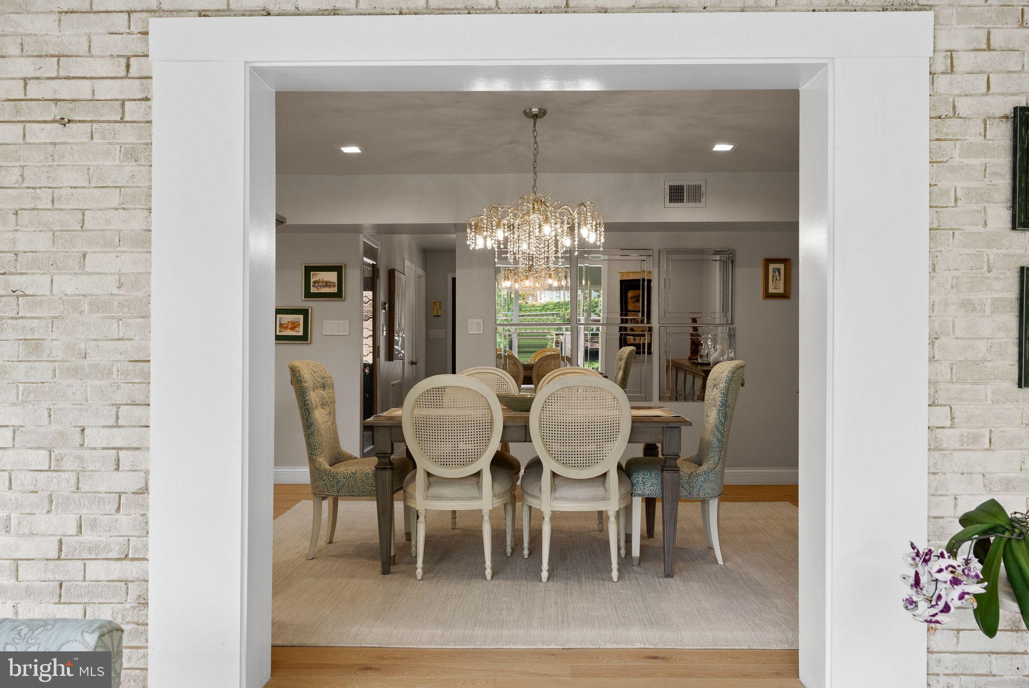 LAKE BARCROFT - Residential