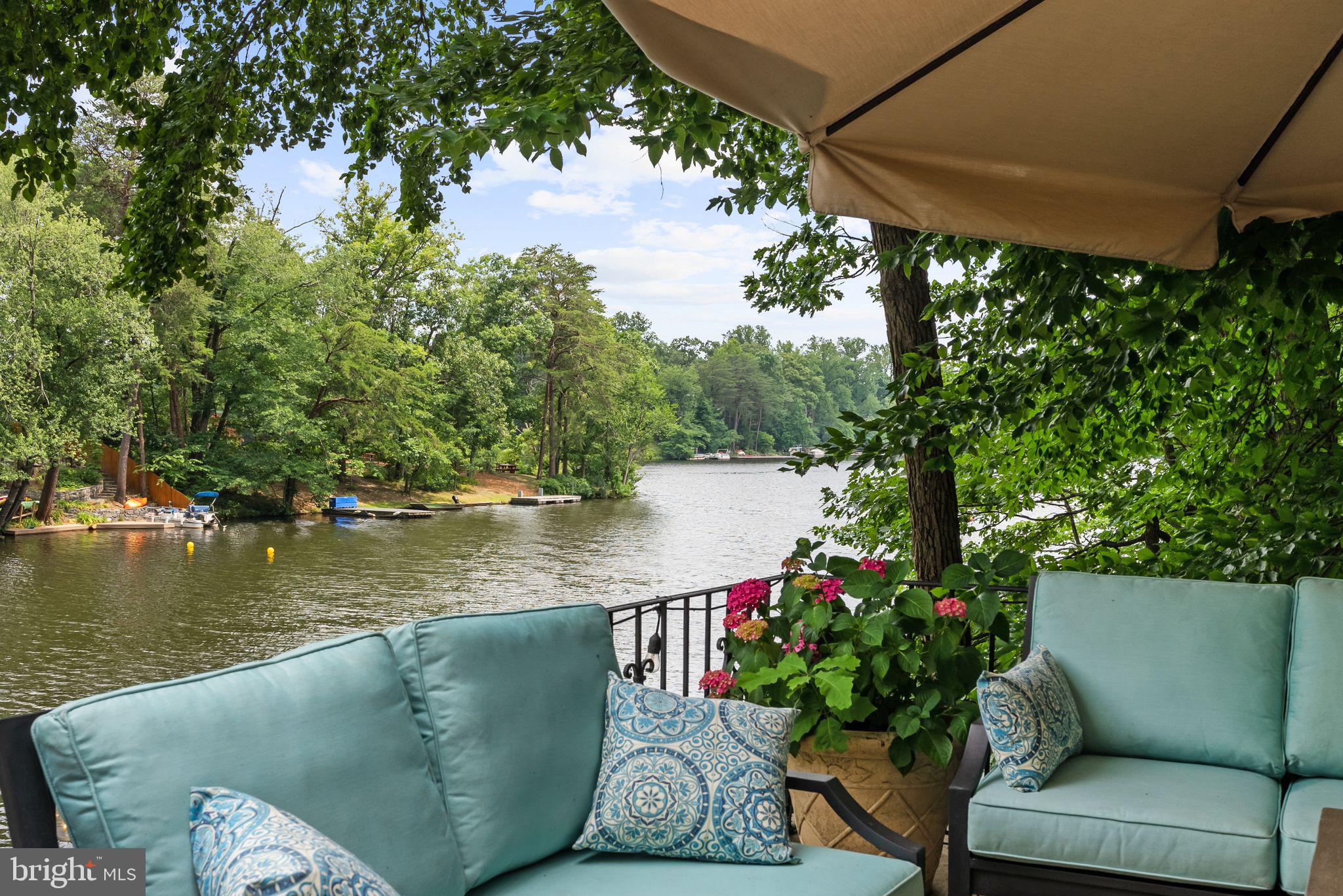 LAKE BARCROFT - Residential