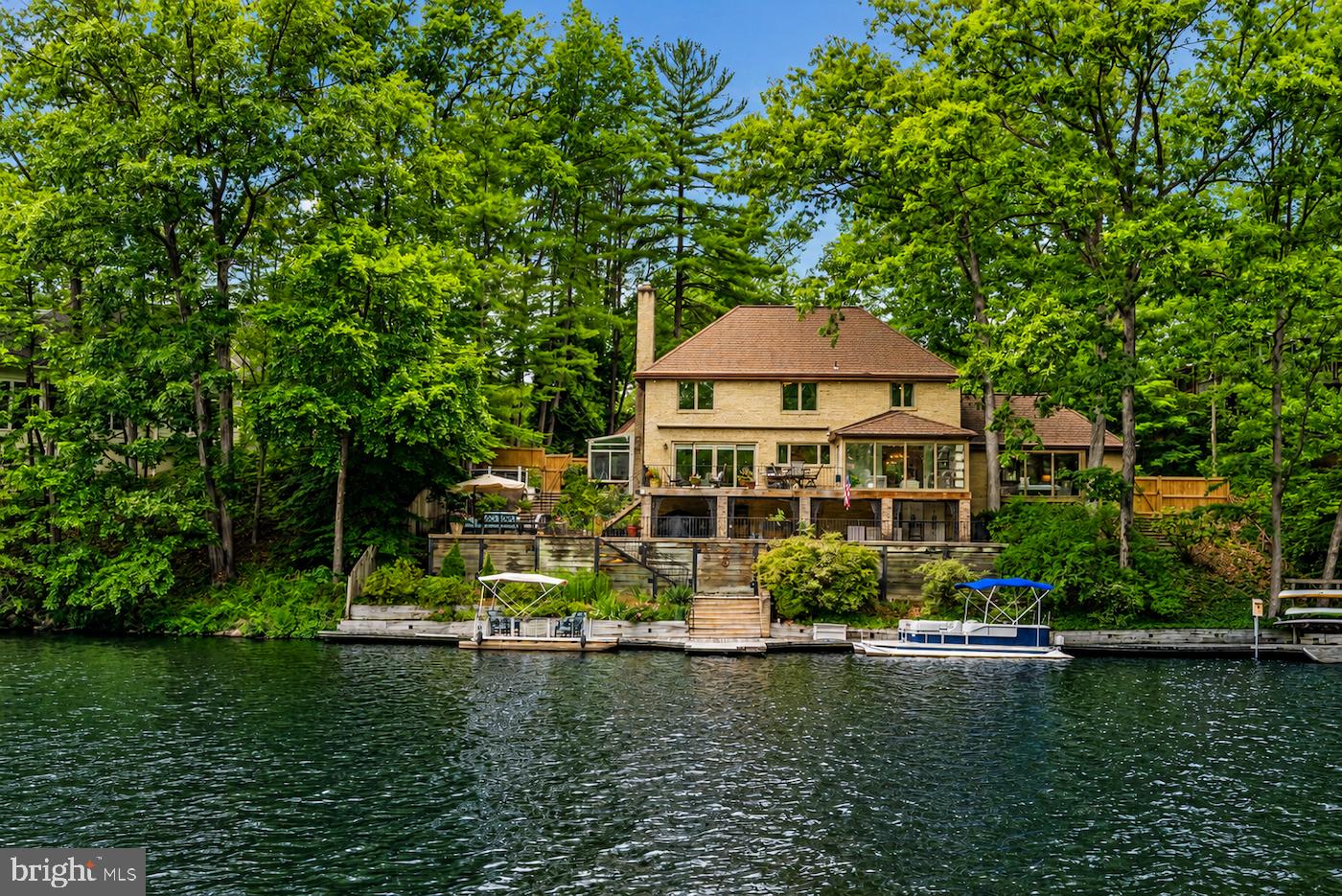 LAKE BARCROFT - Residential