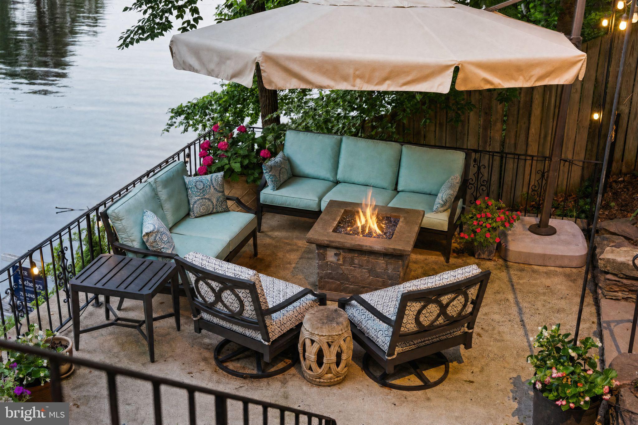 LAKE BARCROFT - Residential