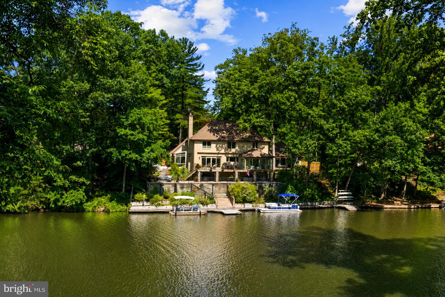 LAKE BARCROFT - Residential