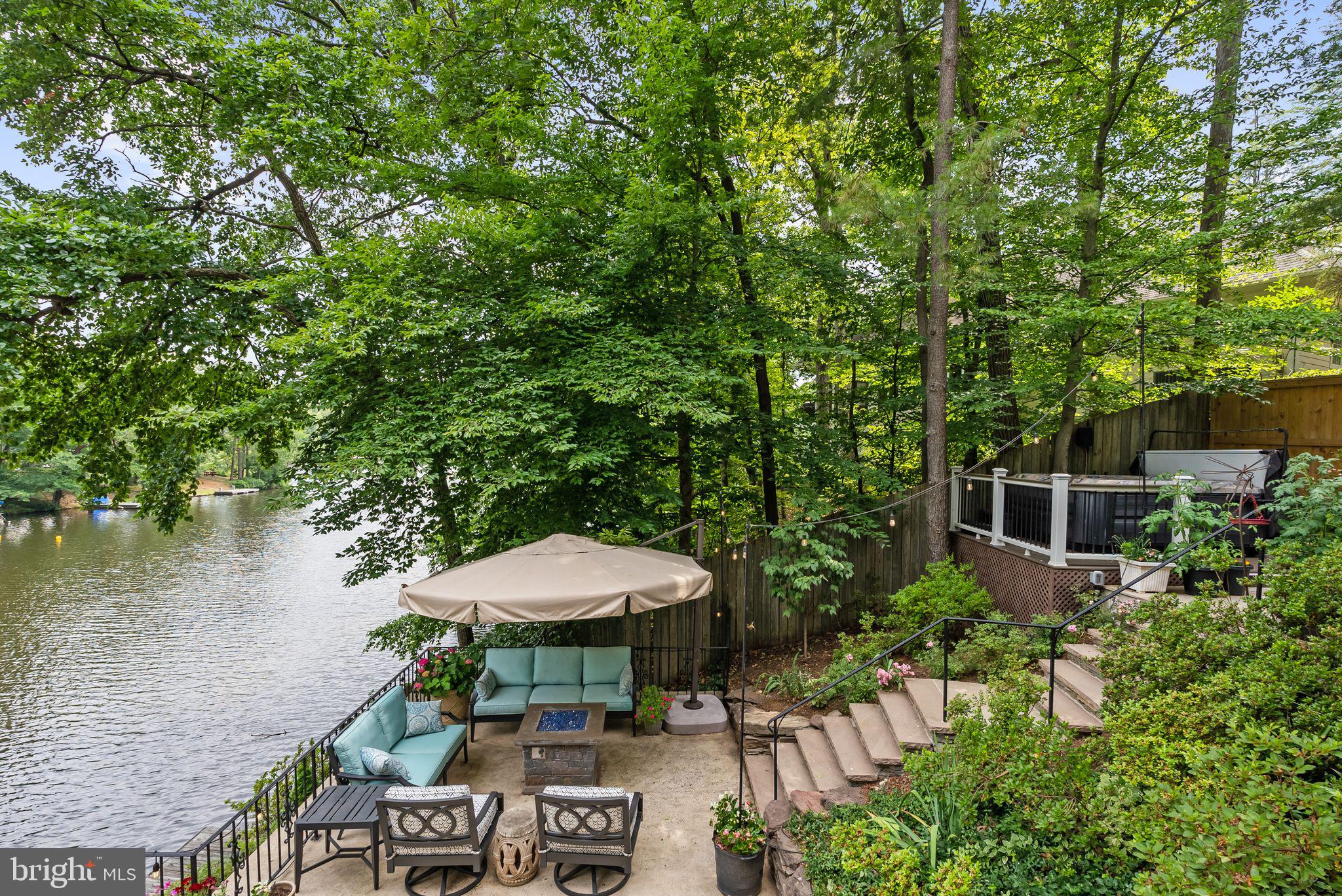 LAKE BARCROFT - Residential