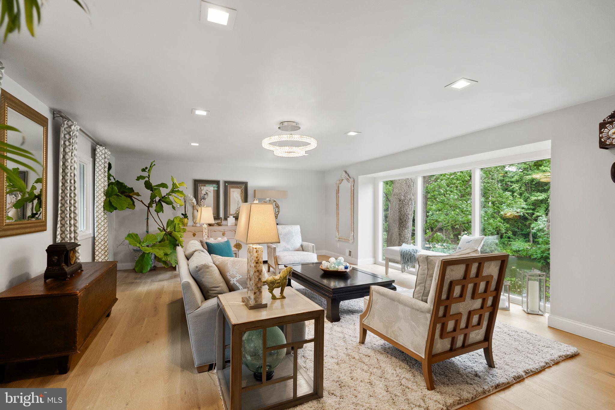 LAKE BARCROFT - Residential