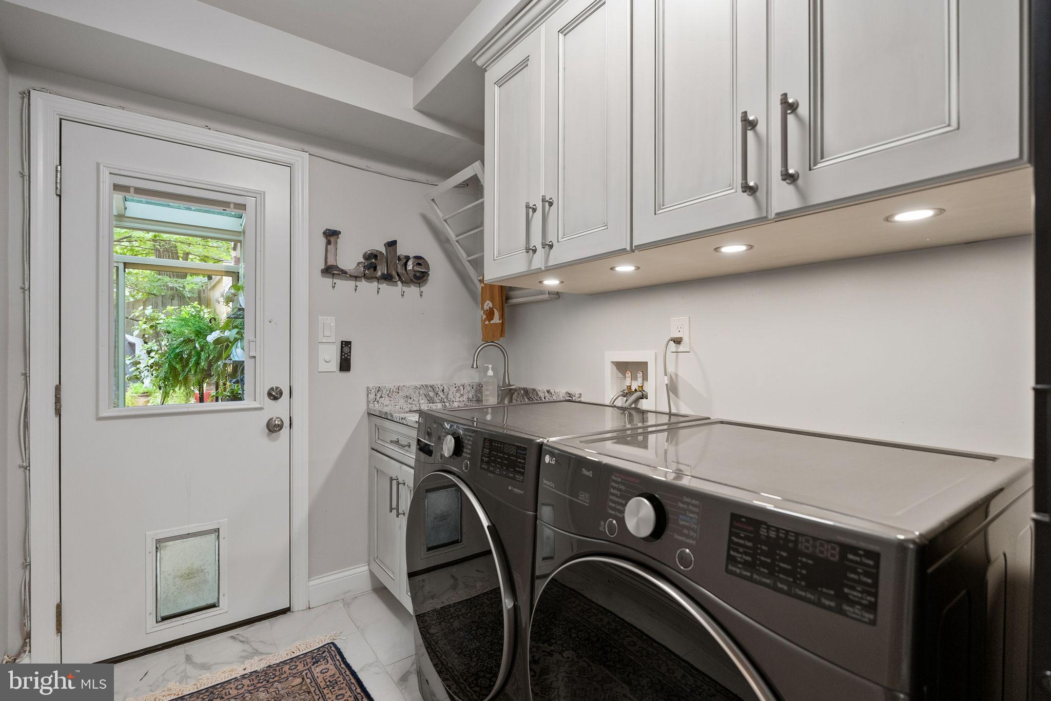 LAKE BARCROFT - Residential