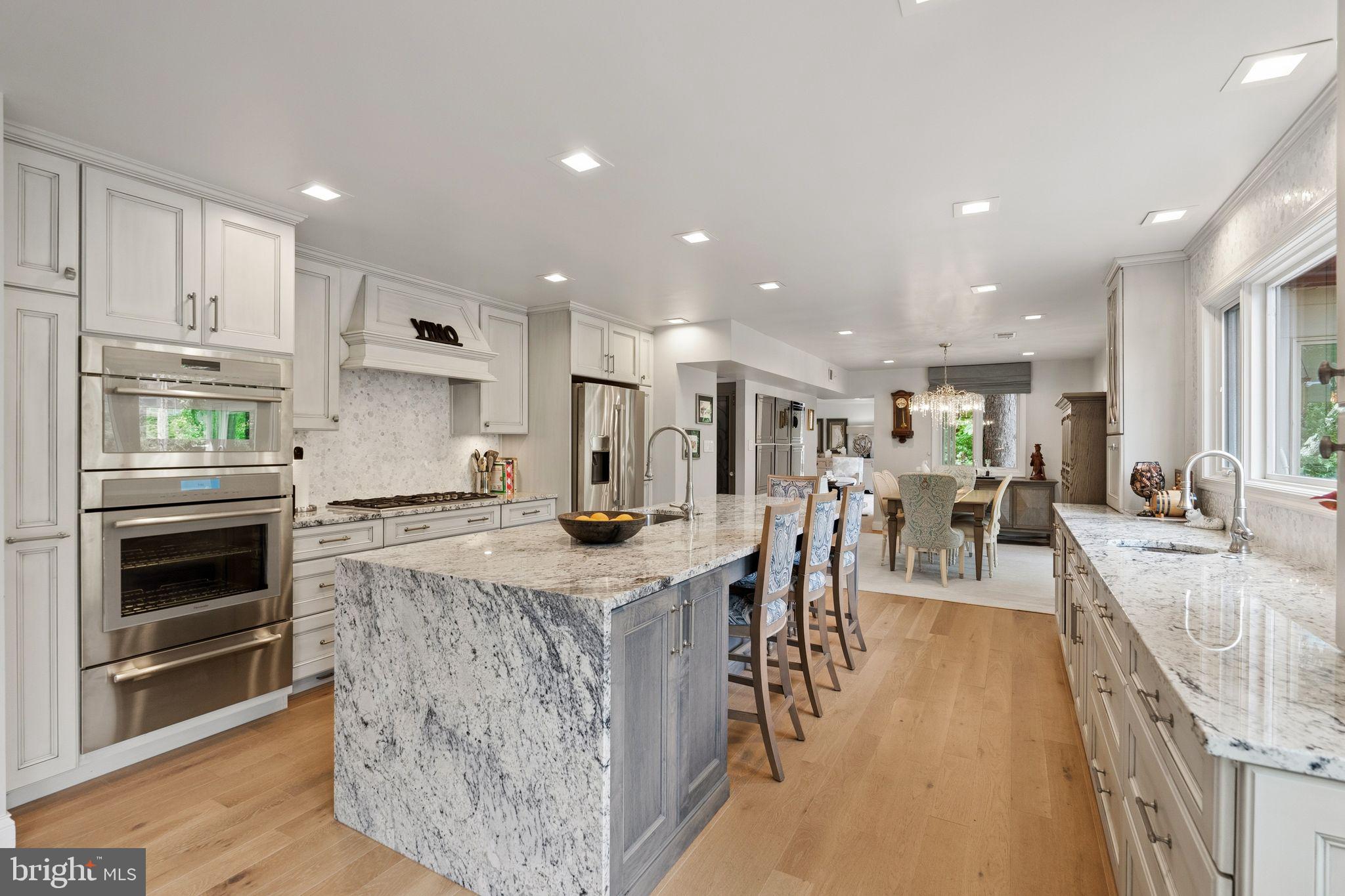 LAKE BARCROFT - Residential