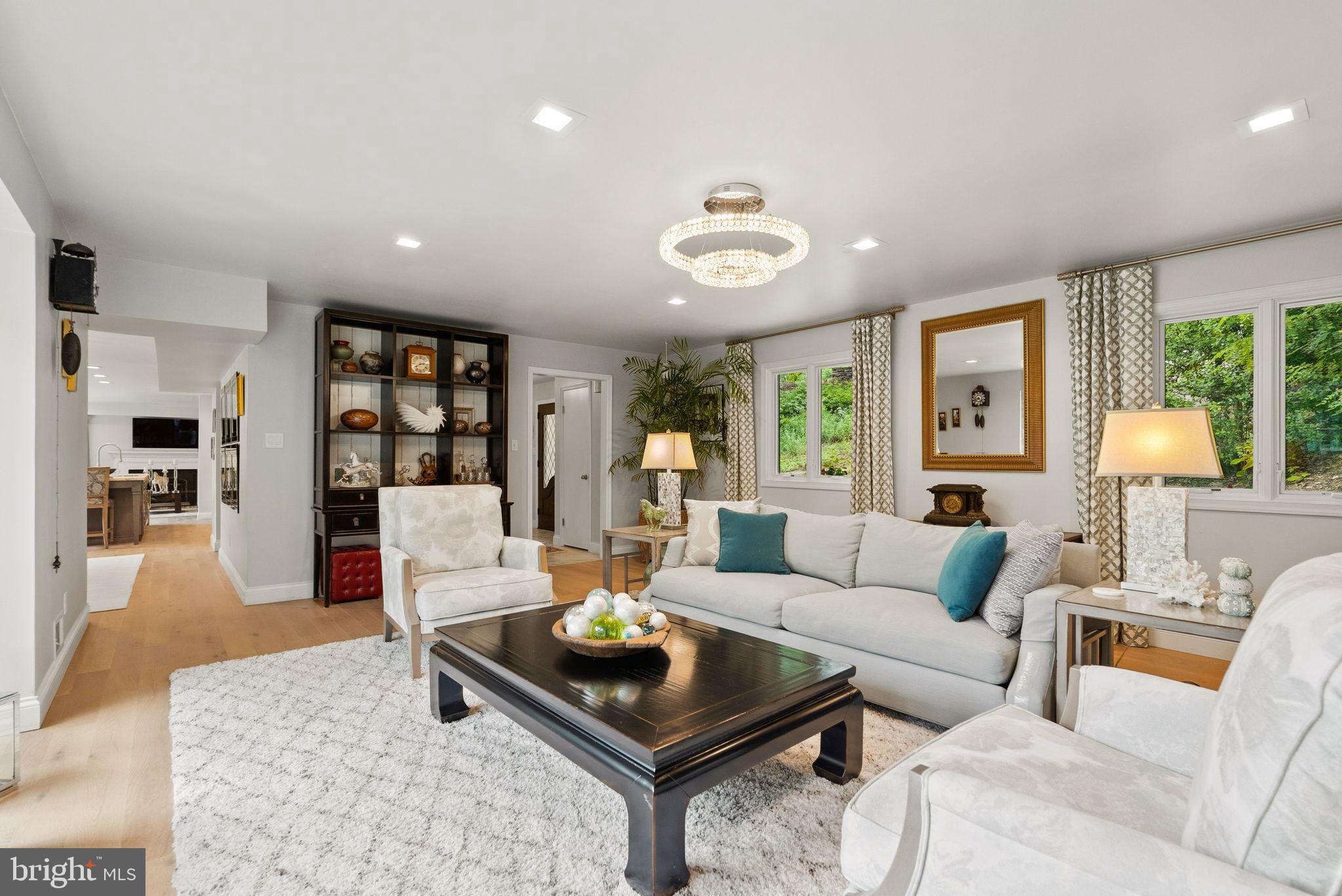LAKE BARCROFT - Residential