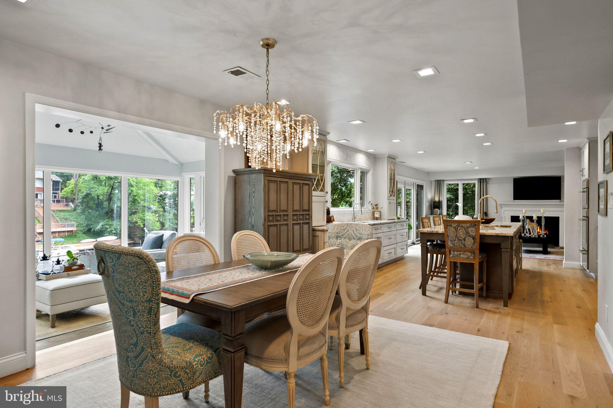 LAKE BARCROFT - Residential
