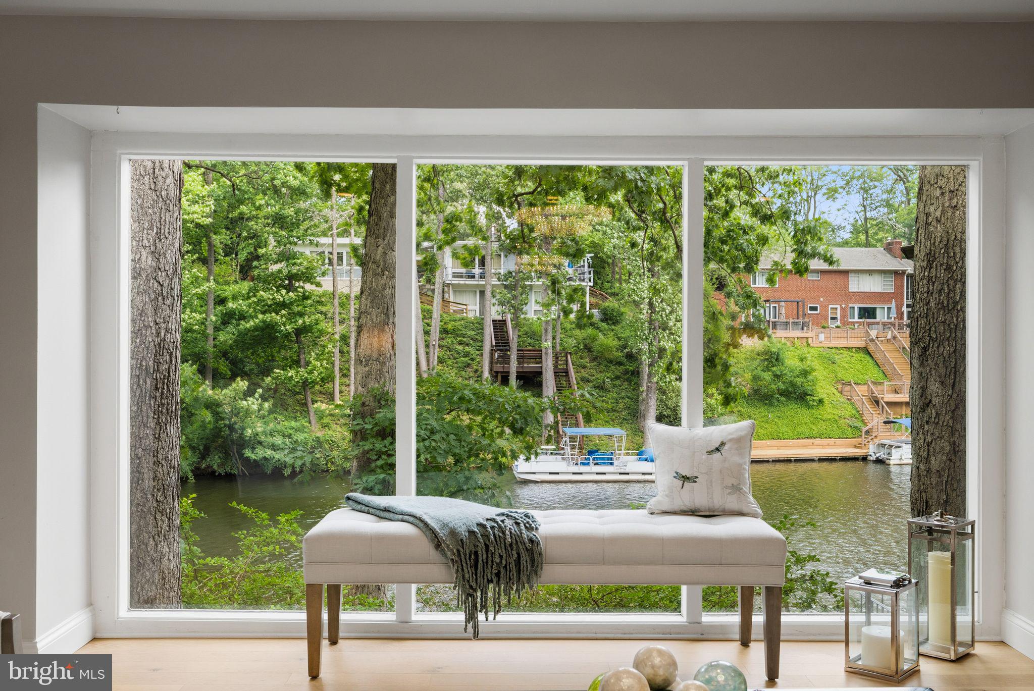 LAKE BARCROFT - Residential