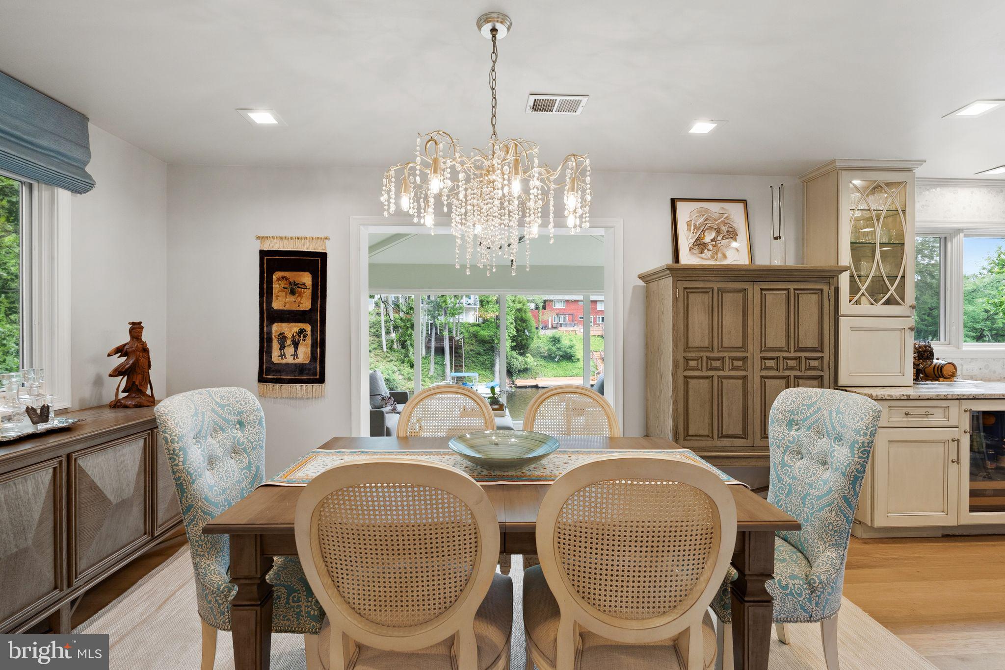 LAKE BARCROFT - Residential