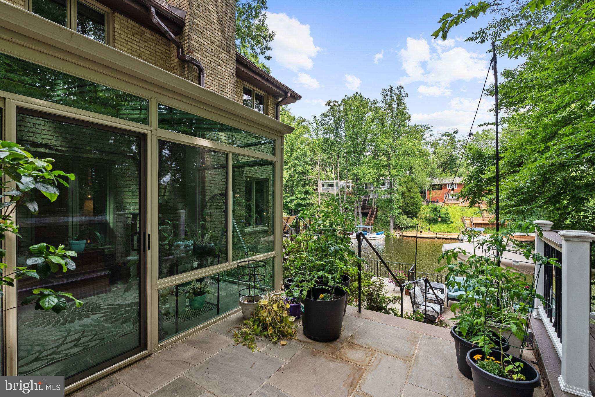 LAKE BARCROFT - Residential